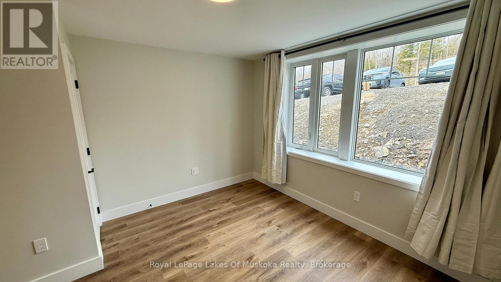 












203 - 11 TREE TOPS LANE

,
Huntsville (Chaffey),




Ontario
P1H0B8

