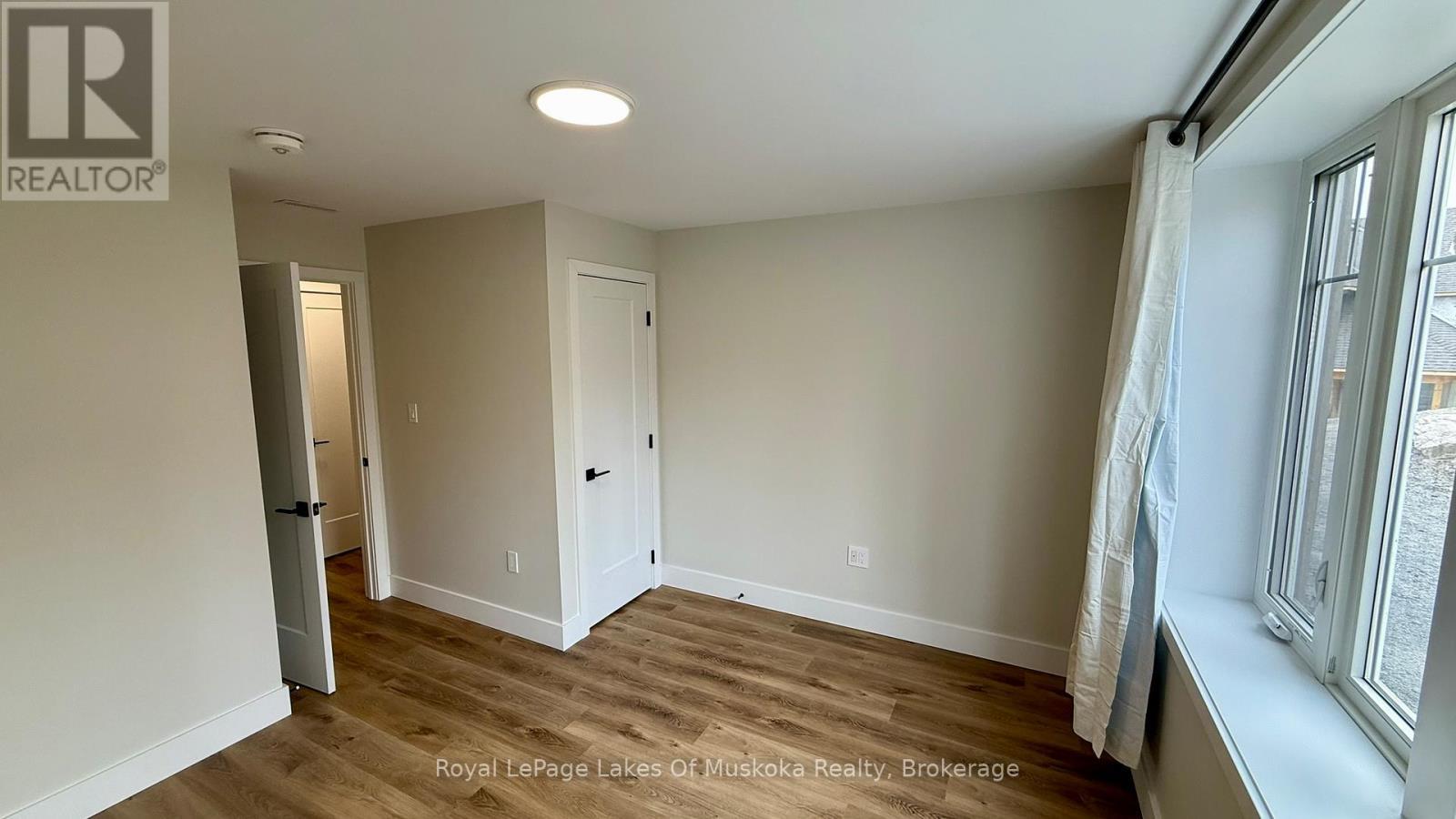 












203 - 11 TREE TOPS LANE

,
Huntsville (Chaffey),




Ontario
P1H0B8

