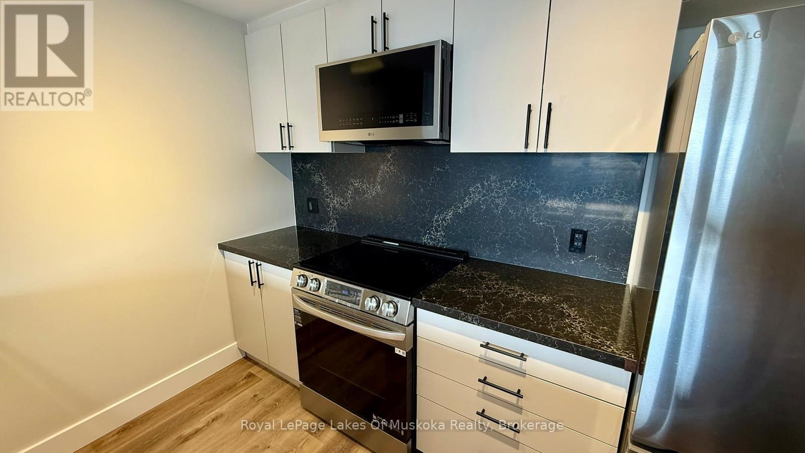 












203 - 11 TREE TOPS LANE

,
Huntsville (Chaffey),




Ontario
P1H0B8

