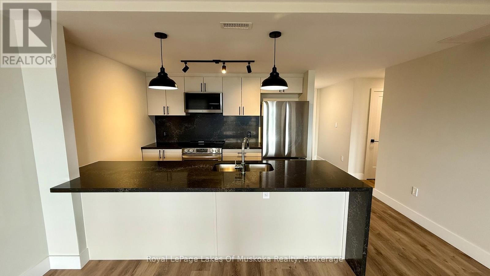 












203 - 11 TREE TOPS LANE

,
Huntsville (Chaffey),




Ontario
P1H0B8

