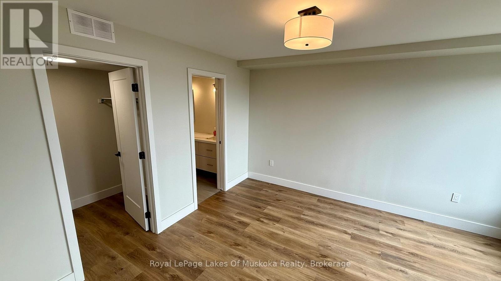 












203 - 11 TREE TOPS LANE

,
Huntsville (Chaffey),




Ontario
P1H0B8

