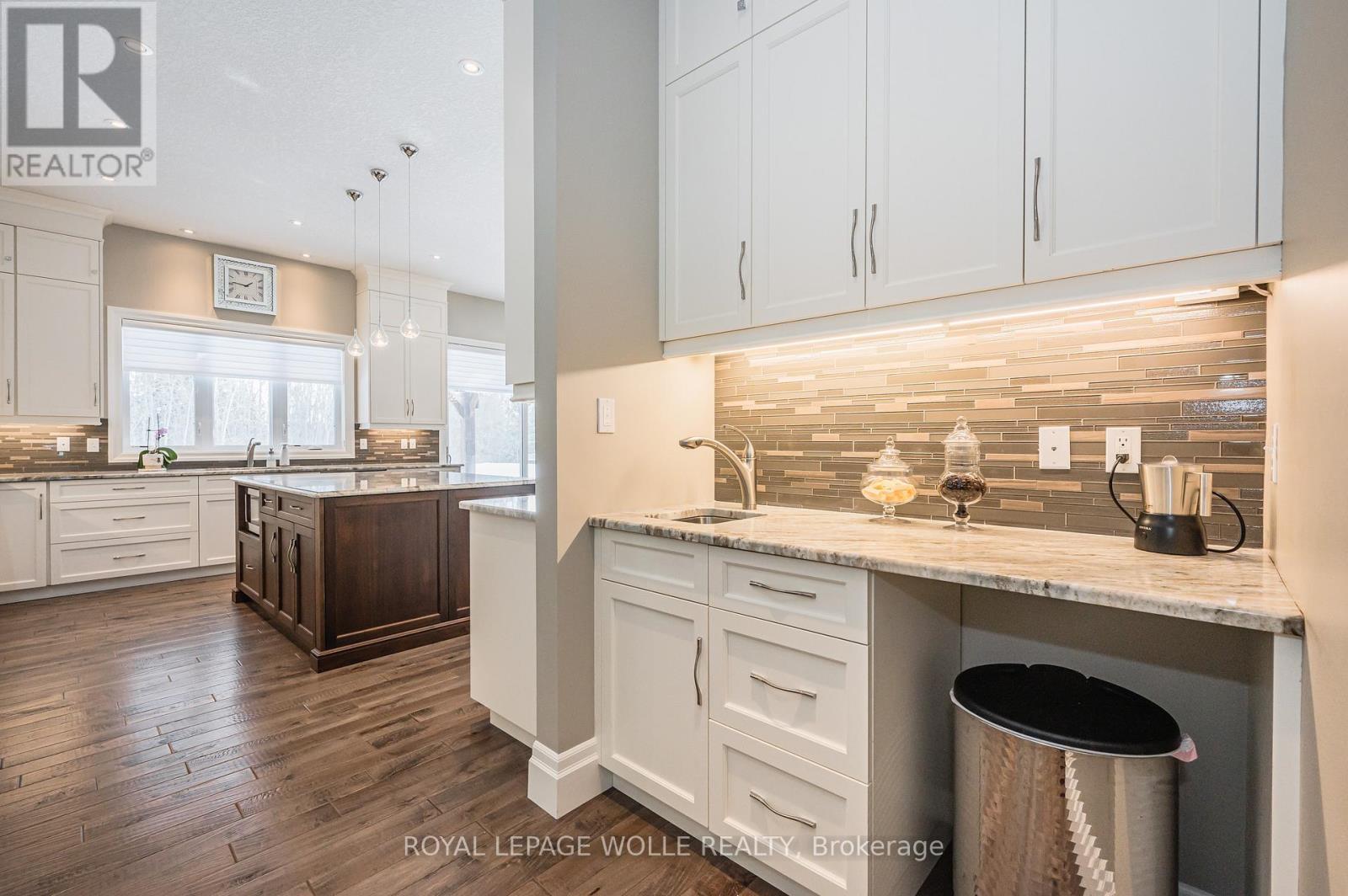 












23 HIGHGROVE COURT

,
Cambridge,




Ontario
N3H4R8

