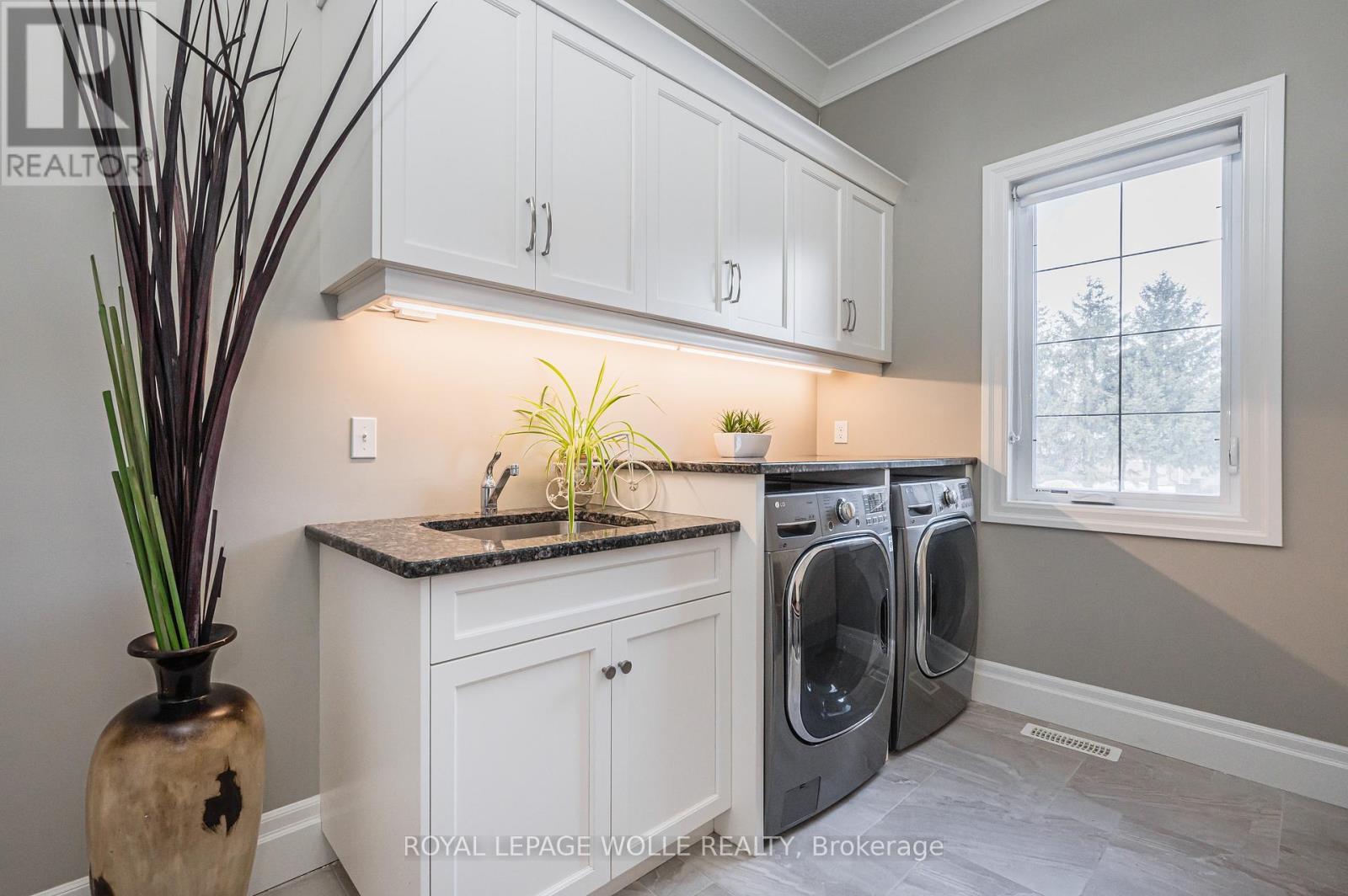 












23 HIGHGROVE COURT

,
Cambridge,




Ontario
N3H4R8

