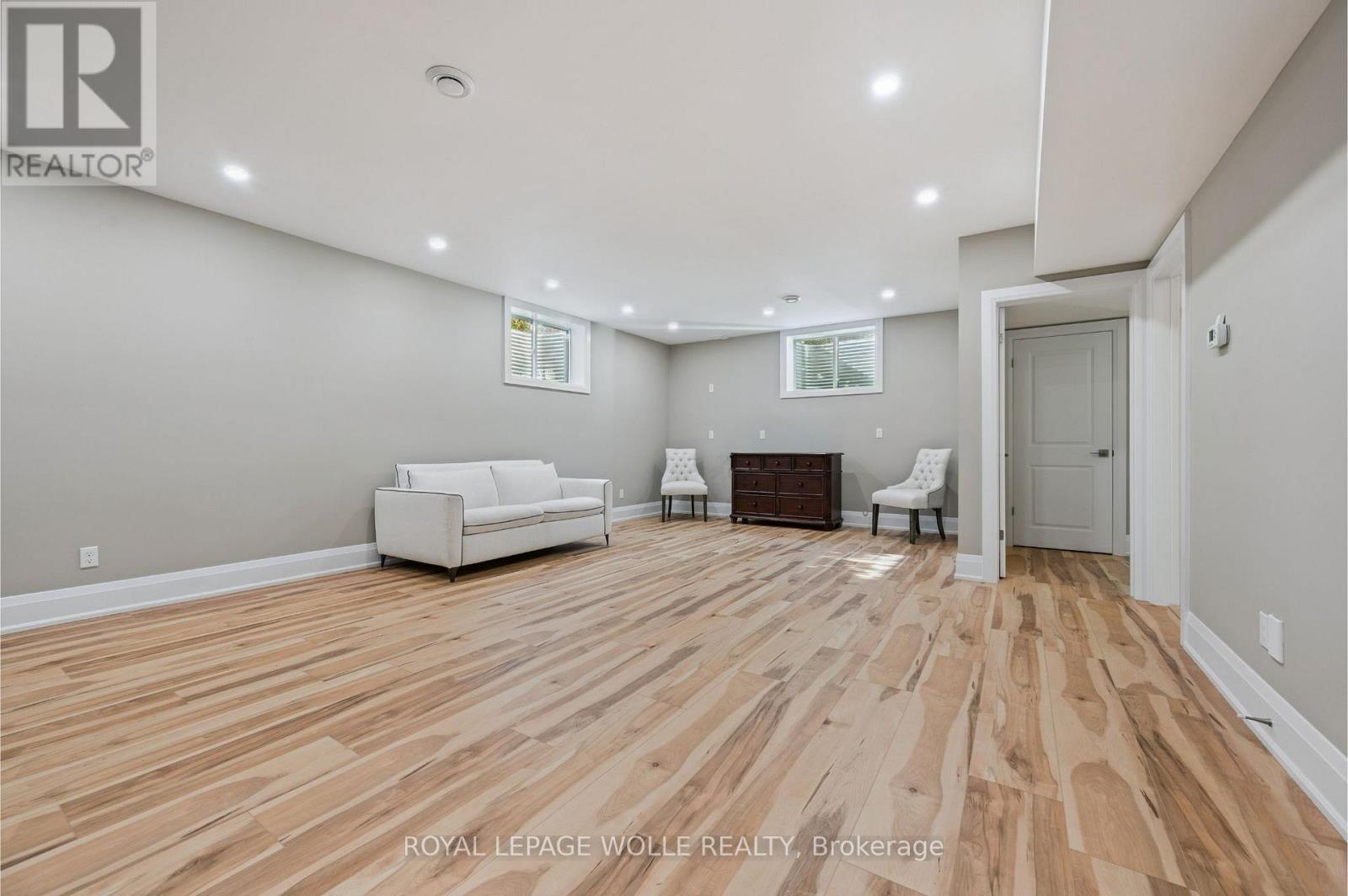 












23 HIGHGROVE COURT

,
Cambridge,




Ontario
N3H4R8

