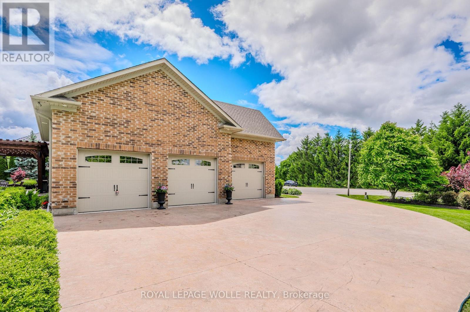 












23 HIGHGROVE COURT

,
Cambridge,




Ontario
N3H4R8

