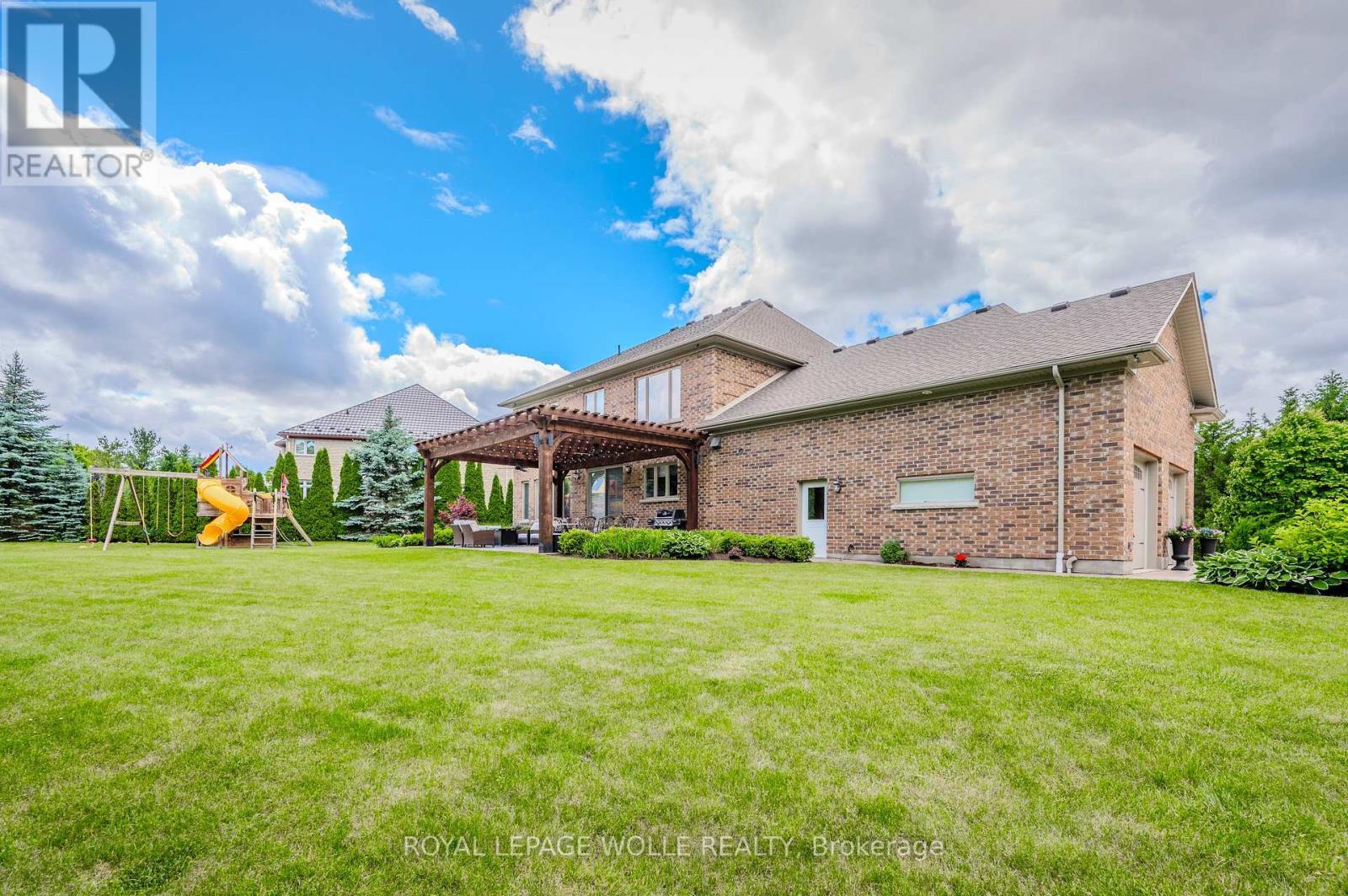 












23 HIGHGROVE COURT

,
Cambridge,




Ontario
N3H4R8

