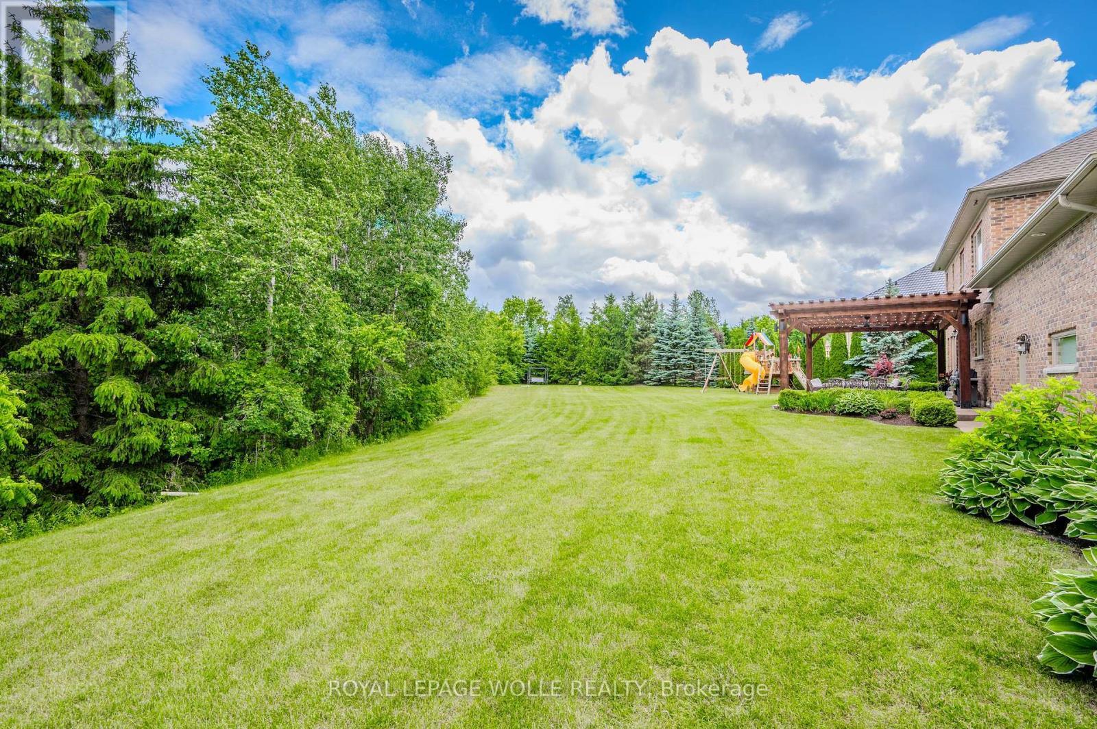 












23 HIGHGROVE COURT

,
Cambridge,




Ontario
N3H4R8

