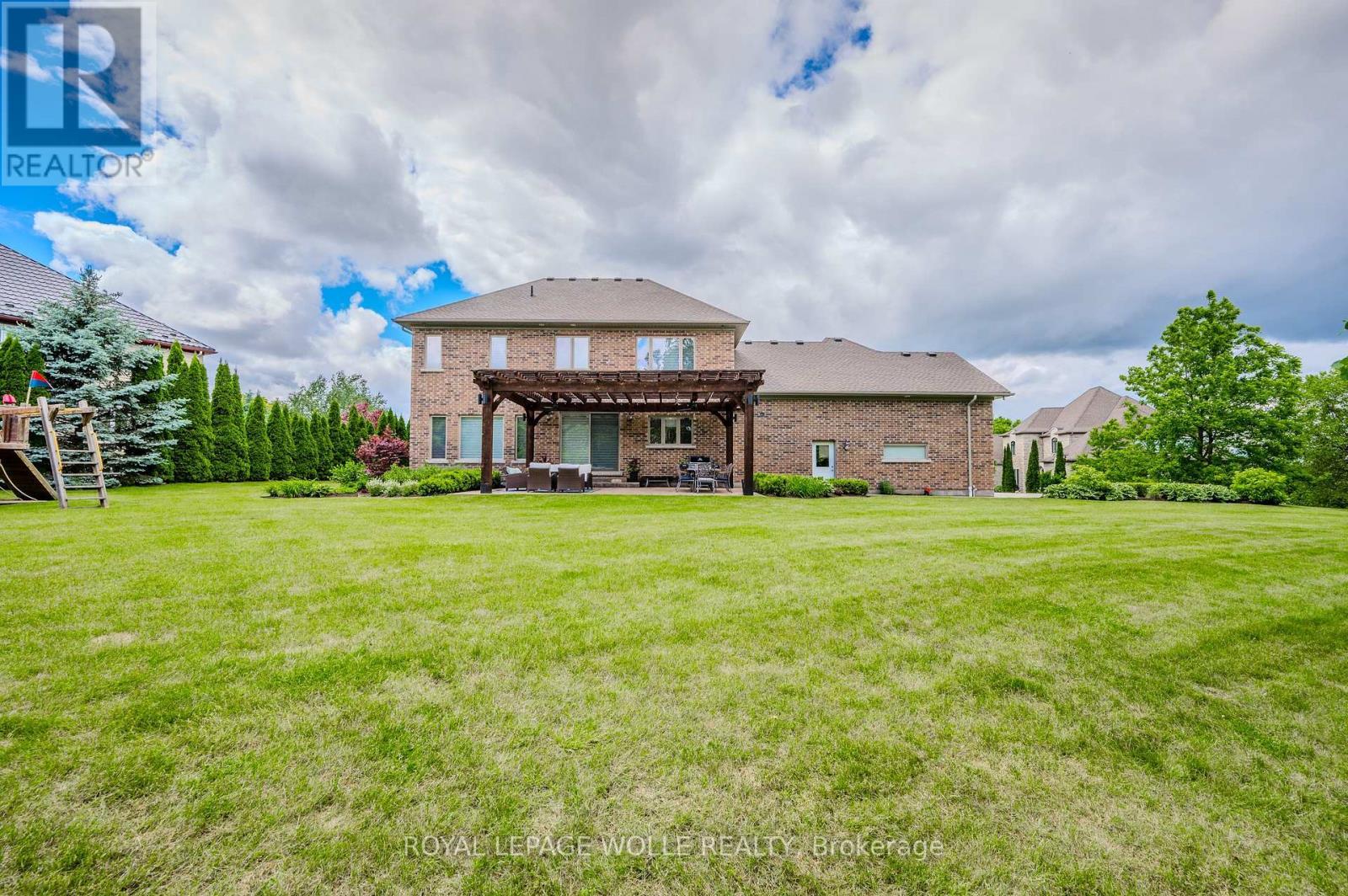 












23 HIGHGROVE COURT

,
Cambridge,




Ontario
N3H4R8

