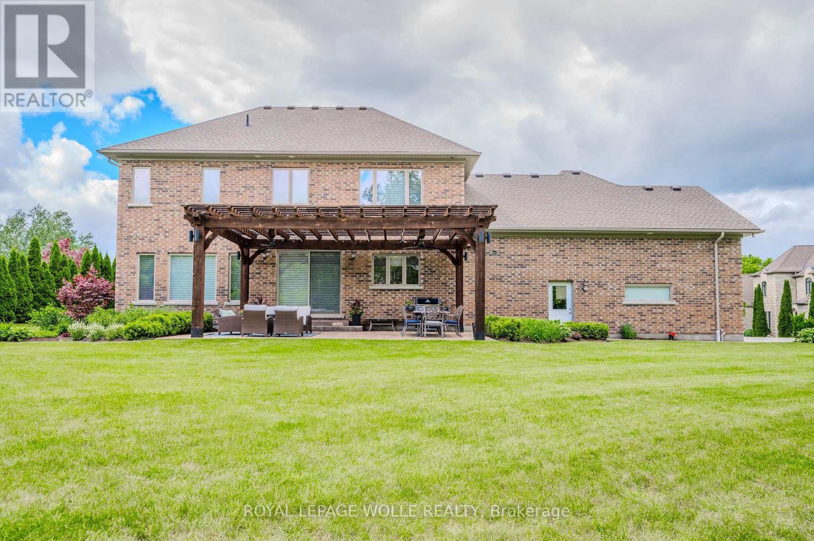 












23 HIGHGROVE COURT

,
Cambridge,




Ontario
N3H4R8

