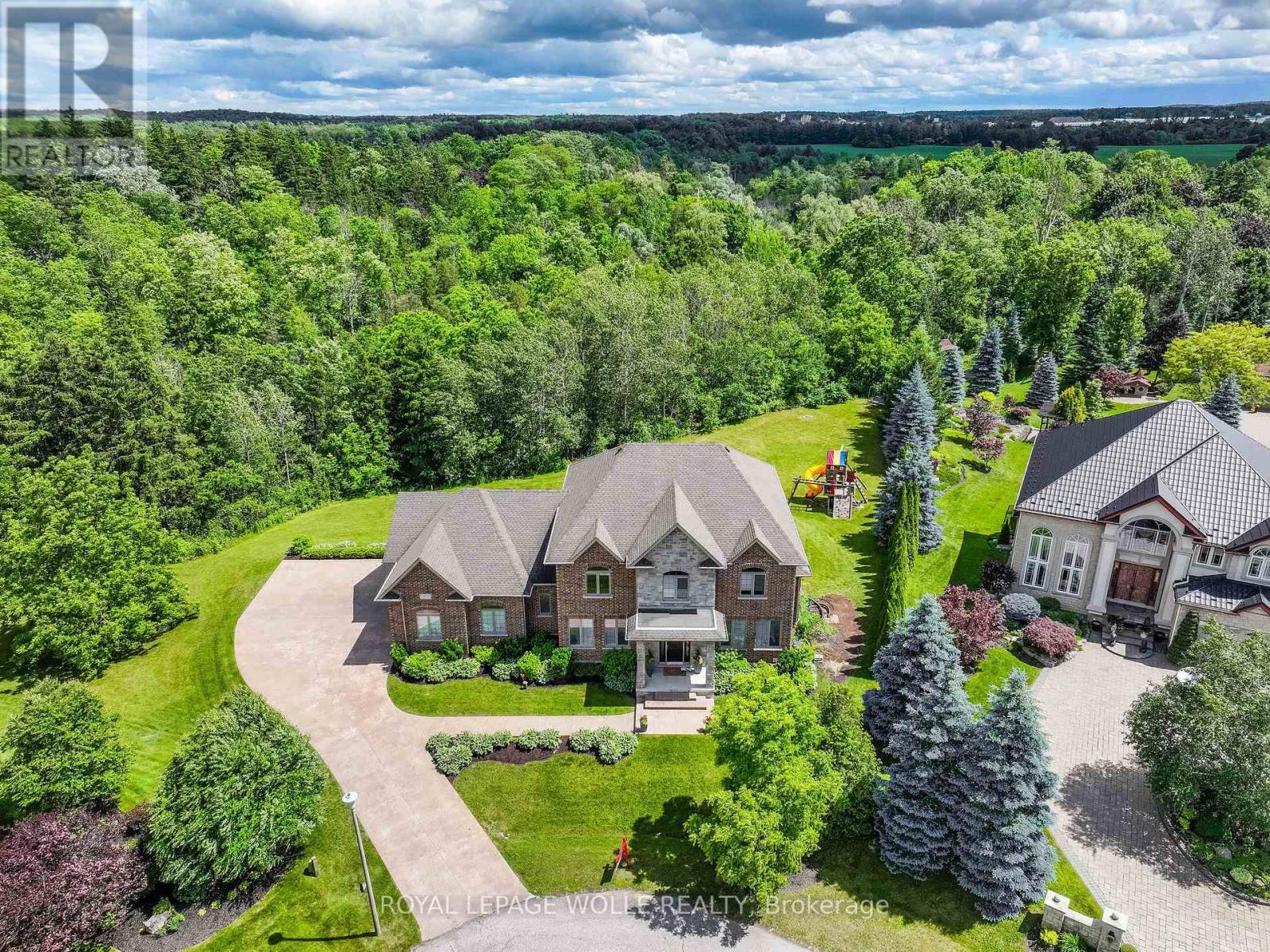 












23 HIGHGROVE COURT

,
Cambridge,




Ontario
N3H4R8

