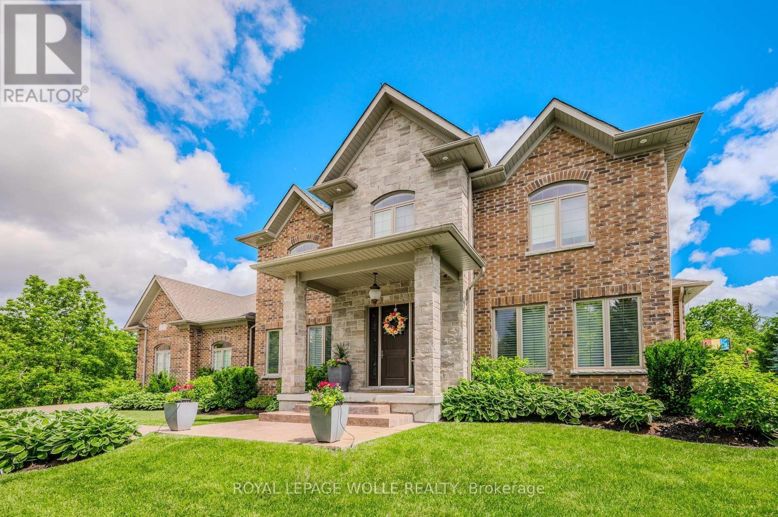 












23 HIGHGROVE COURT

,
Cambridge,




Ontario
N3H4R8

