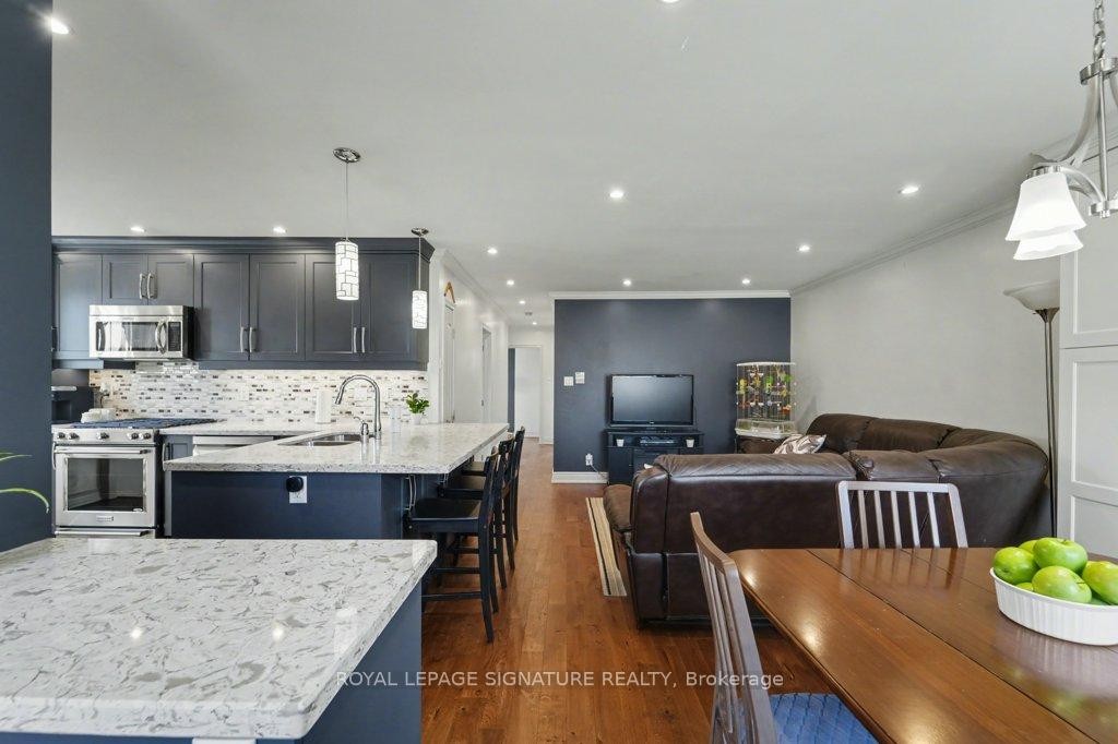 









236


Ashlar

Road,
Richmond Hill,




ON
L4C 2W6

