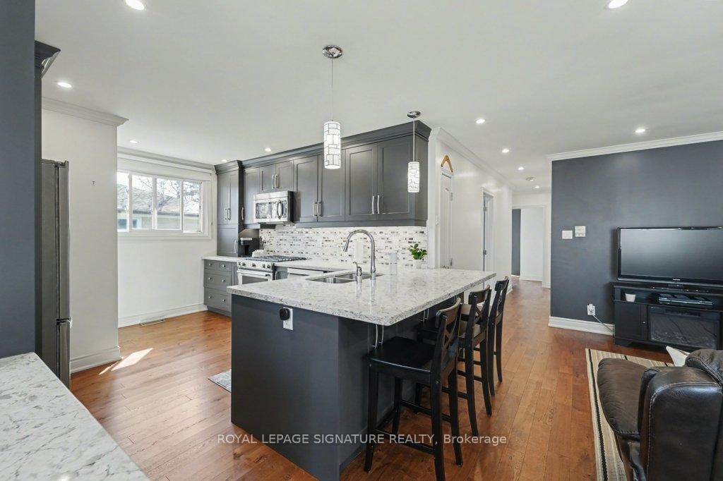 









236


Ashlar

Road,
Richmond Hill,




ON
L4C 2W6

