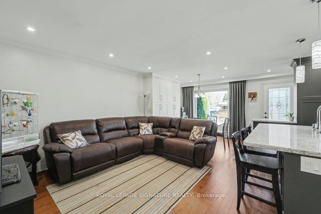 









236


Ashlar

Road,
Richmond Hill,




ON
L4C 2W6

