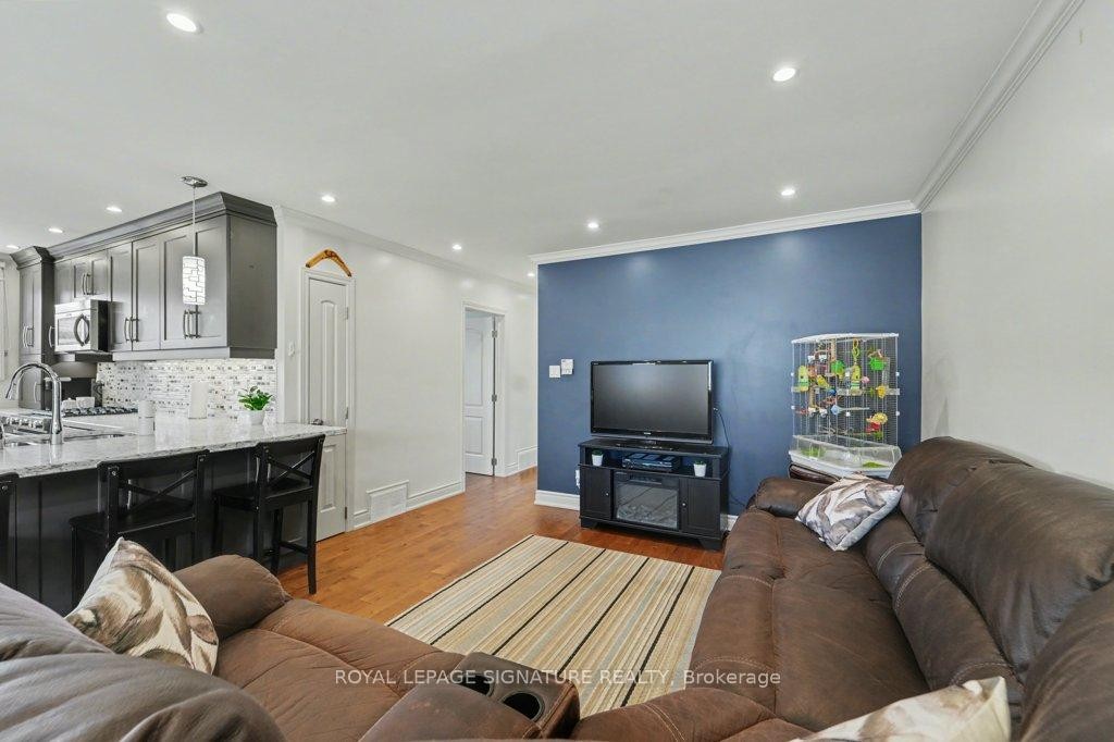 









236


Ashlar

Road,
Richmond Hill,




ON
L4C 2W6

