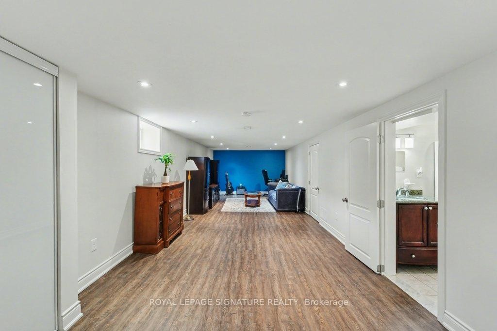 









236


Ashlar

Road,
Richmond Hill,




ON
L4C 2W6

