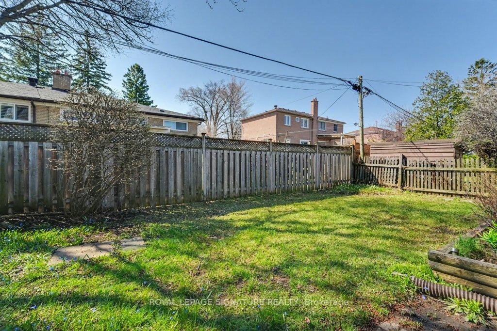 









236


Ashlar

Road,
Richmond Hill,




ON
L4C 2W6

