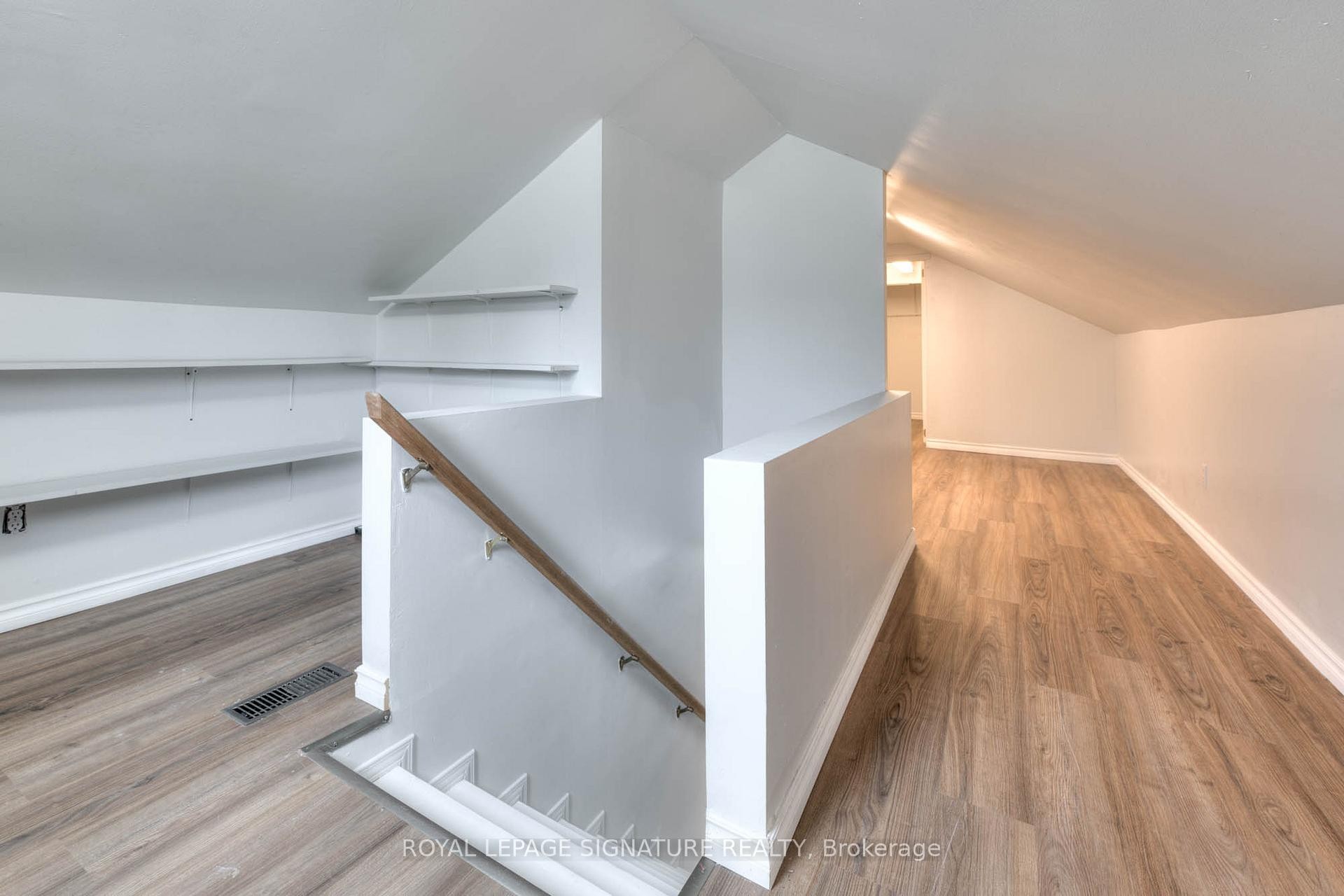 









839


Stirling

Avenue South,
Kitchener,




ON
N2M 3K4

