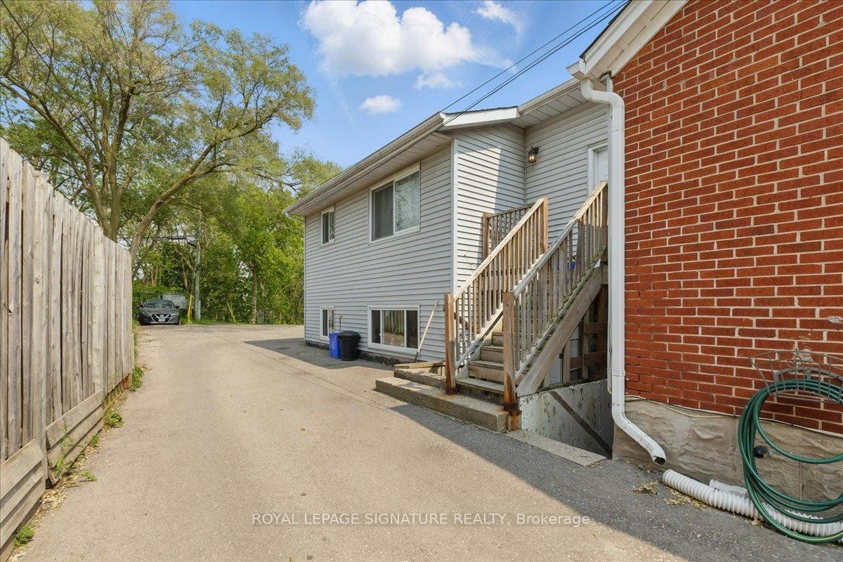 









839


Stirling

Avenue South,
Kitchener,




ON
N2M 3K4

