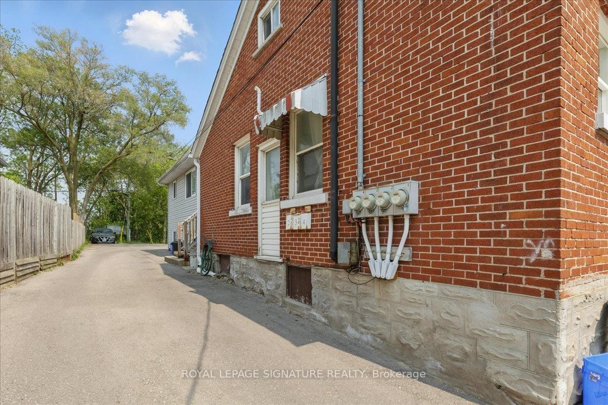 









839


Stirling

Avenue South,
Kitchener,




ON
N2M 3K4

