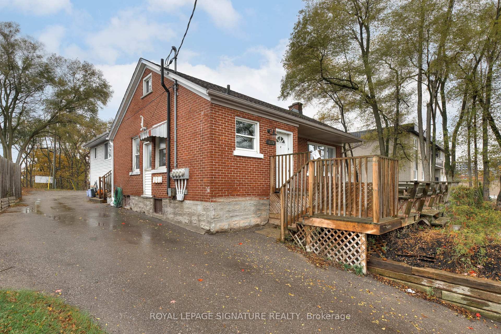 









839


Stirling

Avenue South,
Kitchener,




ON
N2M 3K4

