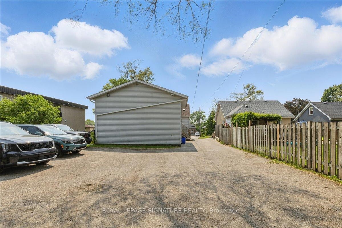 









839


Stirling

Avenue South,
Kitchener,




ON
N2M 3K4

