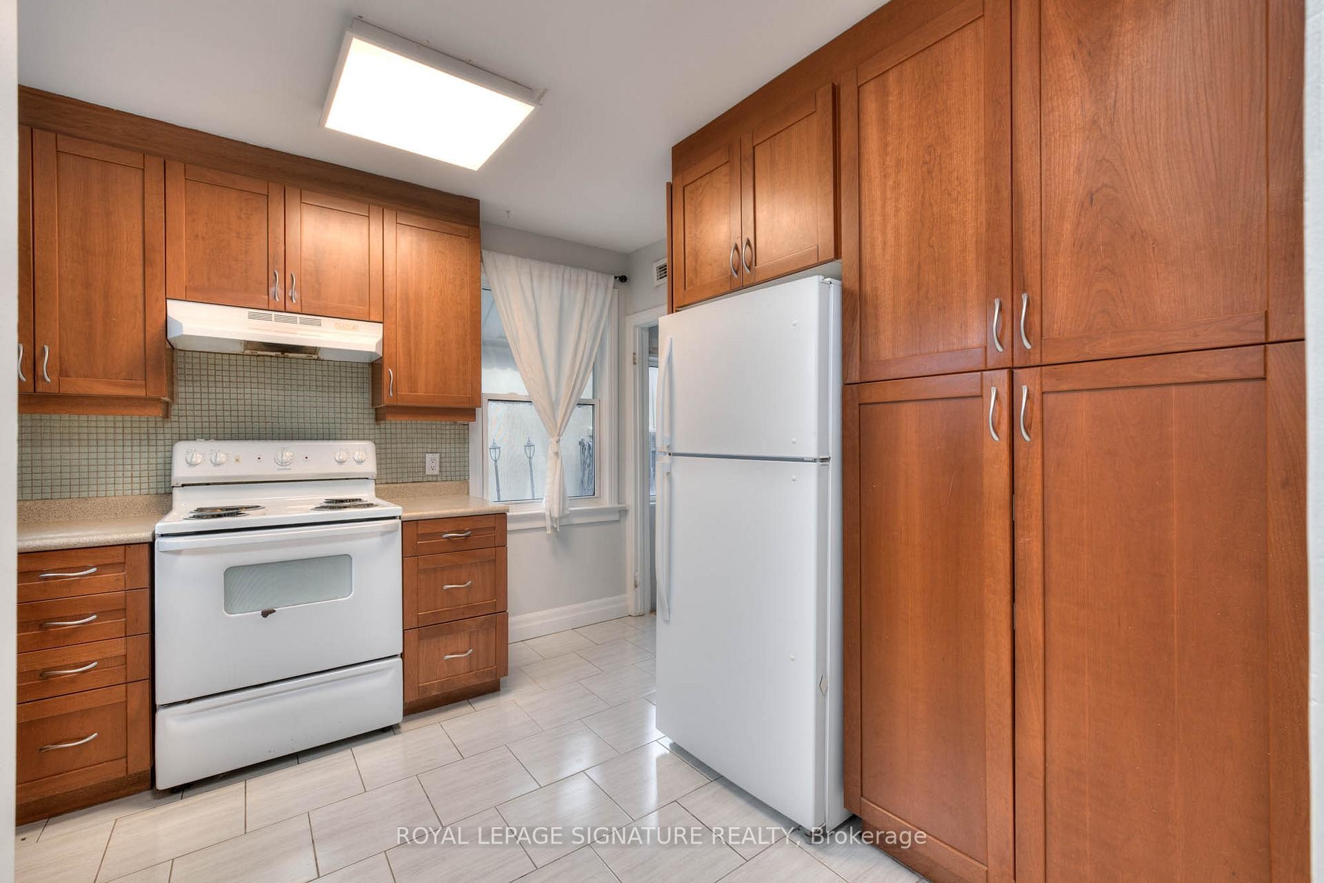 









839


Stirling

Avenue South,
Kitchener,




ON
N2M 3K4


