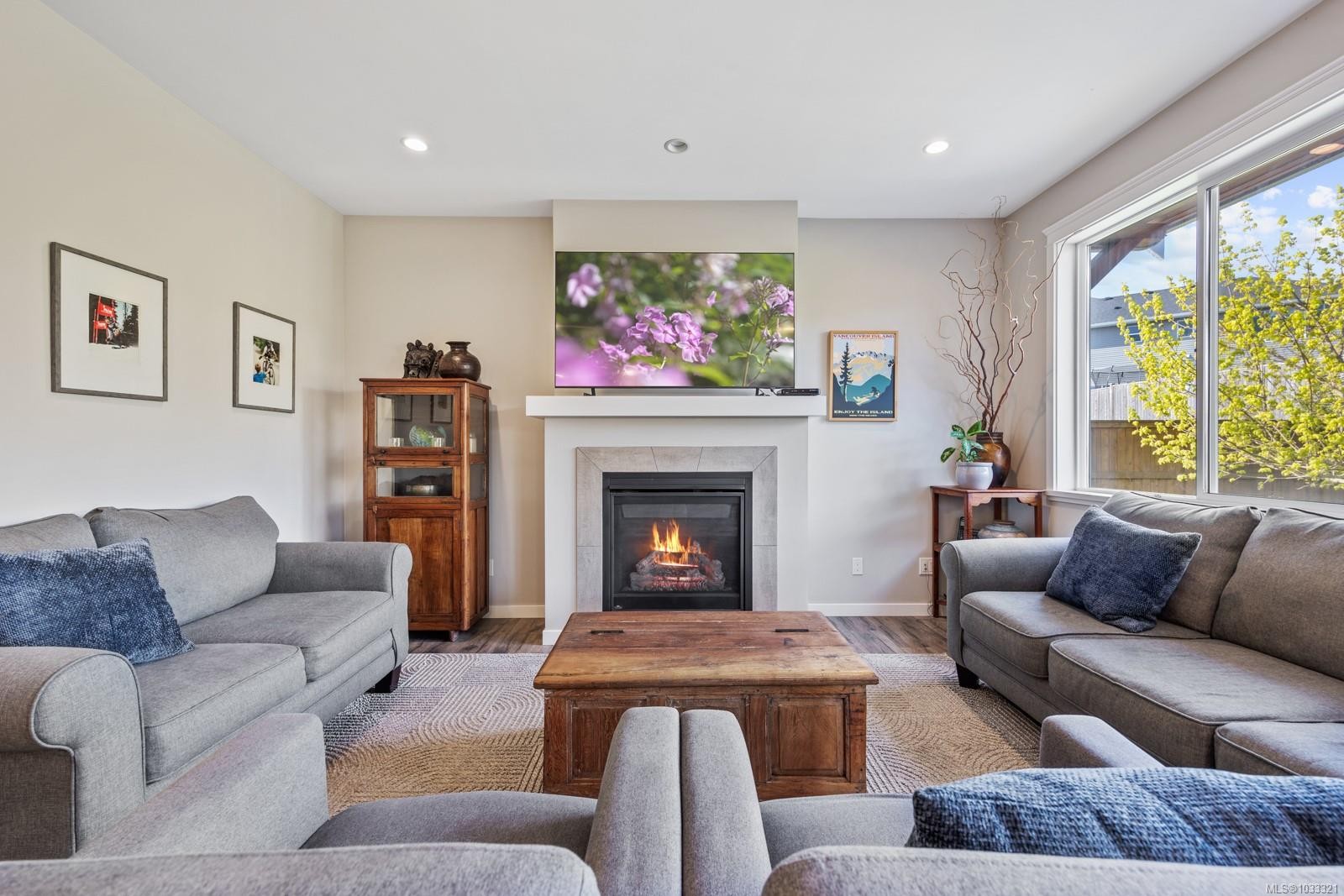 









3349


Bolton

St,
Cumberland,




BC
V0R 1S0

