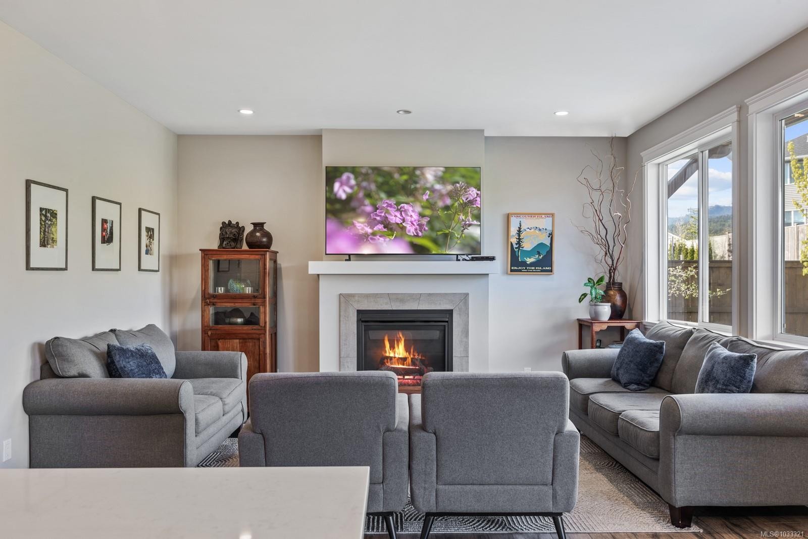 









3349


Bolton

St,
Cumberland,




BC
V0R 1S0

