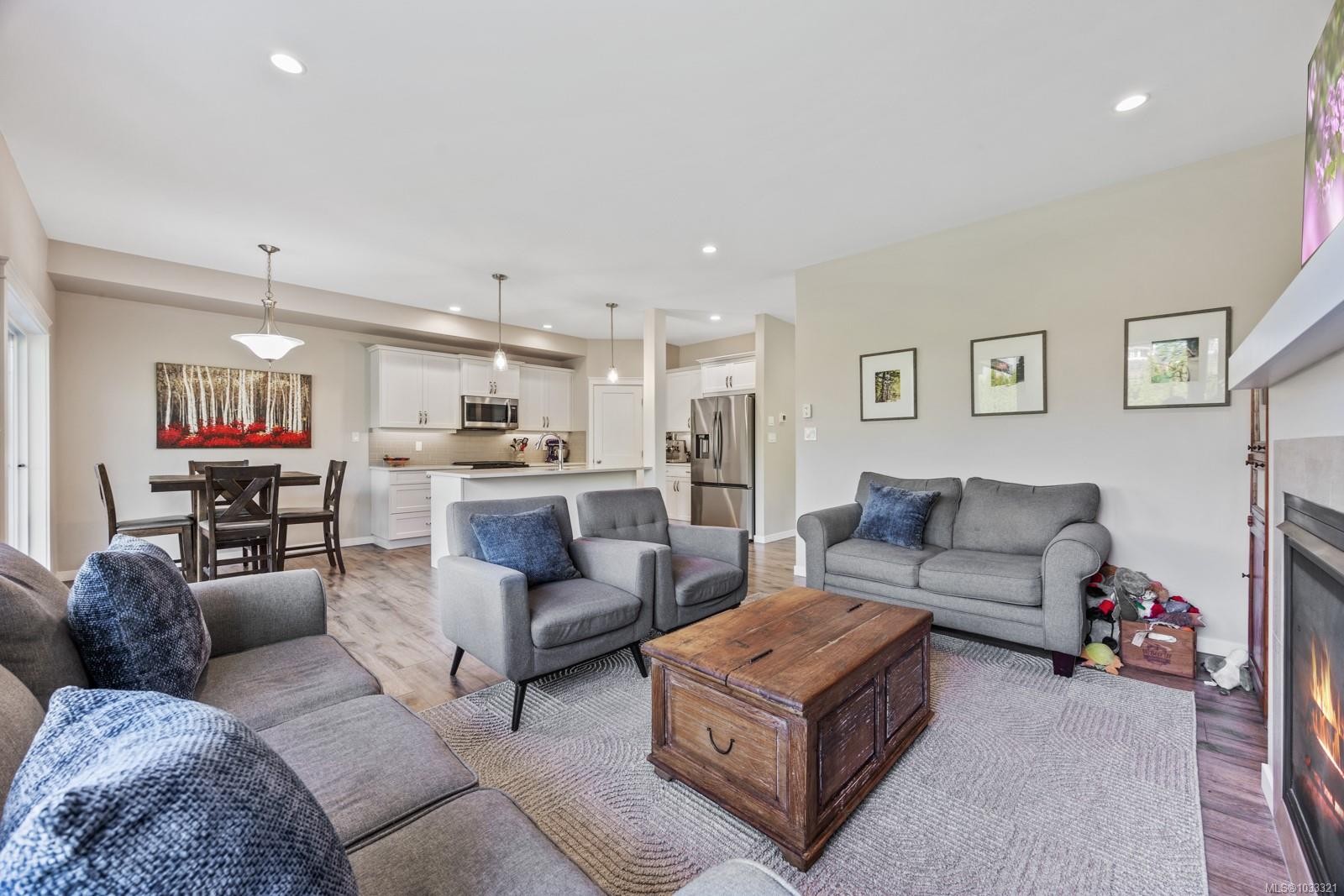 









3349


Bolton

St,
Cumberland,




BC
V0R 1S0

