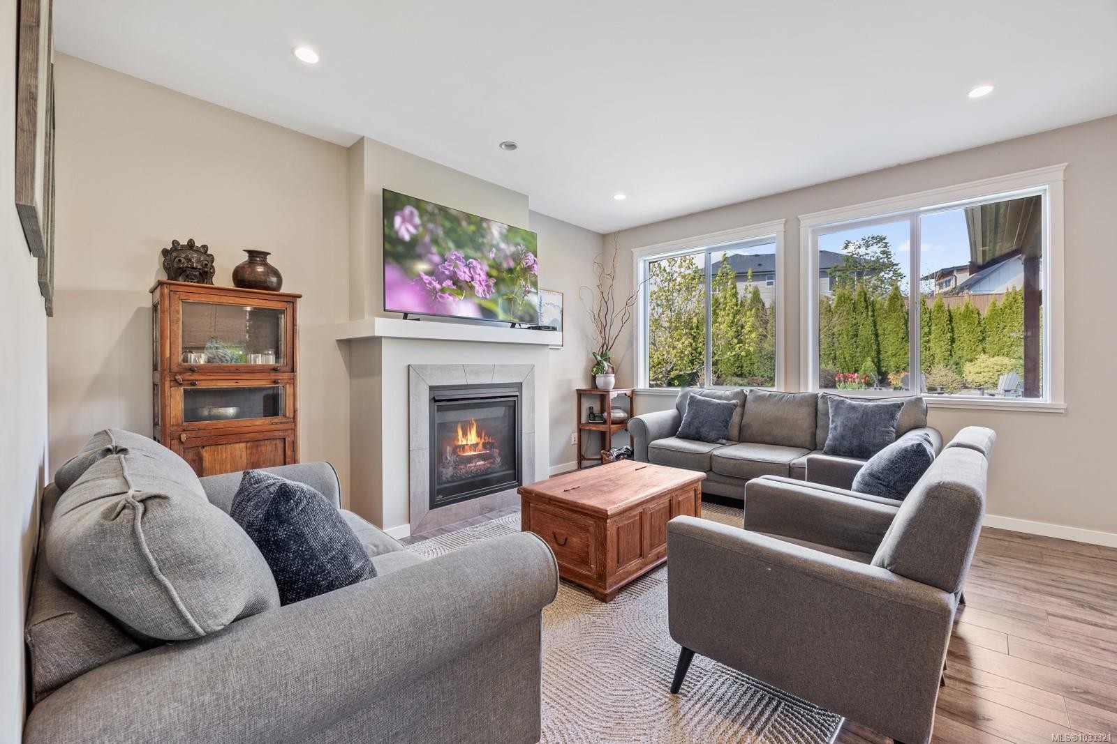 









3349


Bolton

St,
Cumberland,




BC
V0R 1S0

