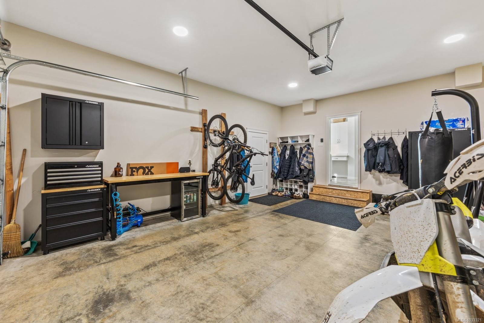 









3349


Bolton

St,
Cumberland,




BC
V0R 1S0

