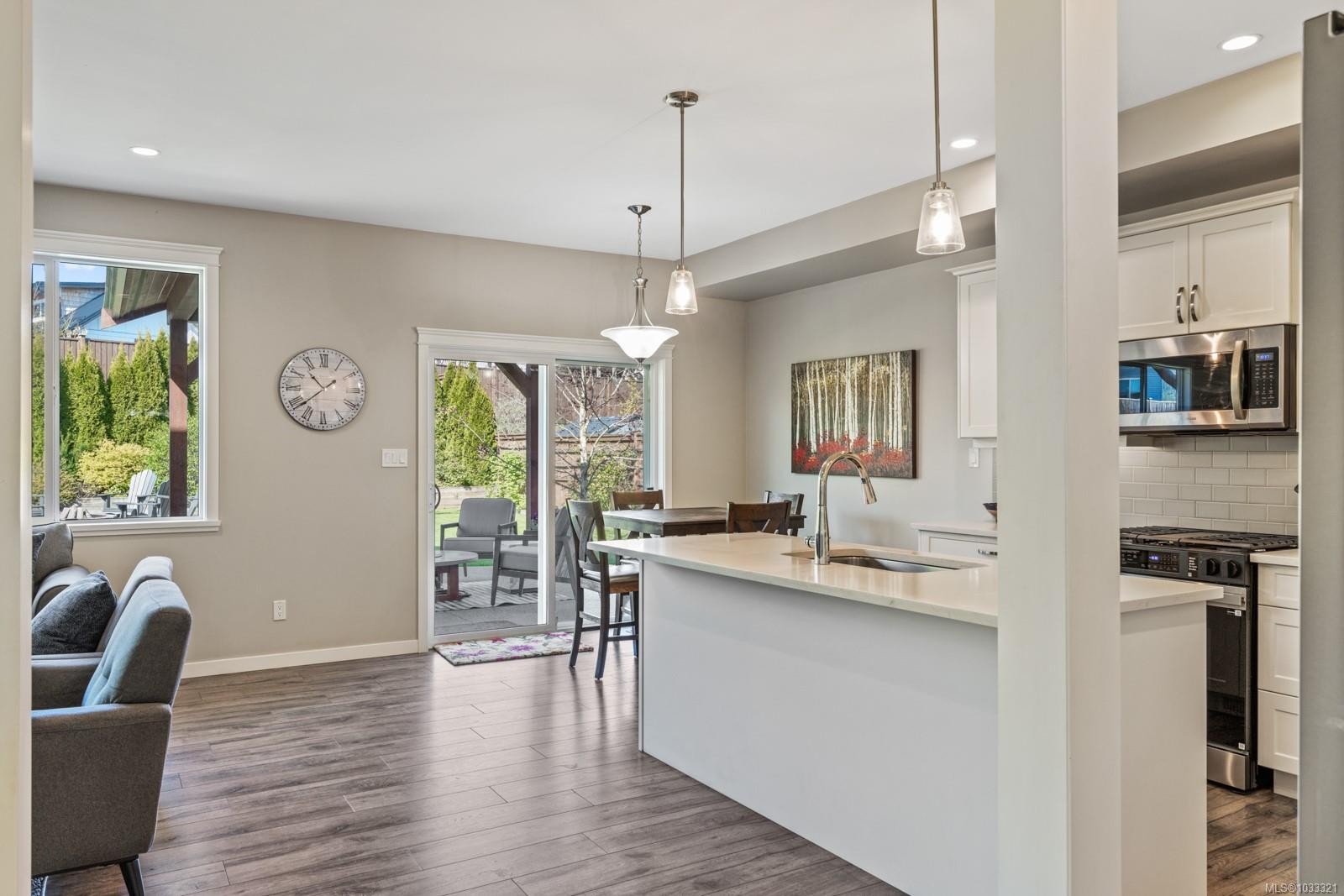 









3349


Bolton

St,
Cumberland,




BC
V0R 1S0

