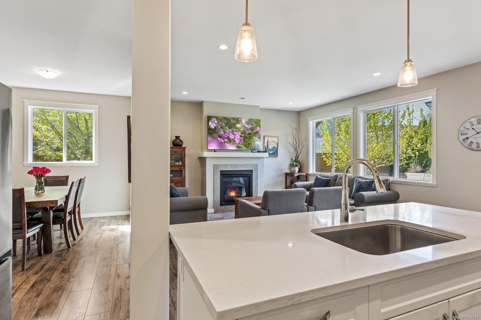 









3349


Bolton

St,
Cumberland,




BC
V0R 1S0

