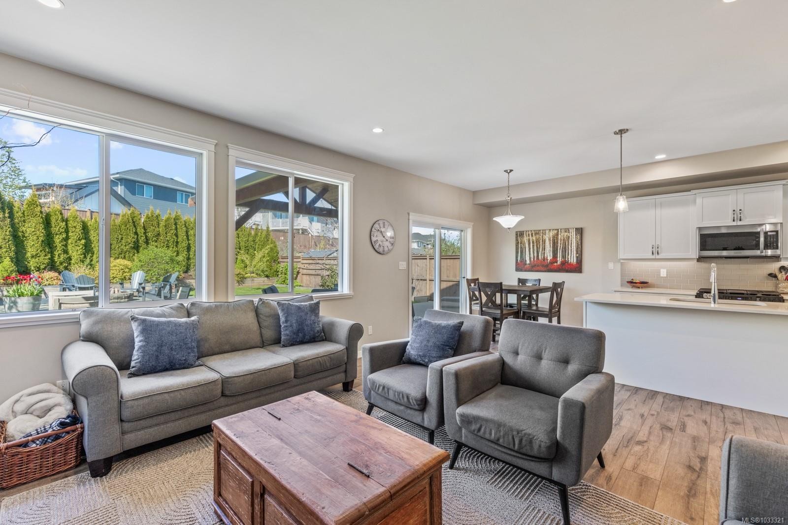 









3349


Bolton

St,
Cumberland,




BC
V0R 1S0

