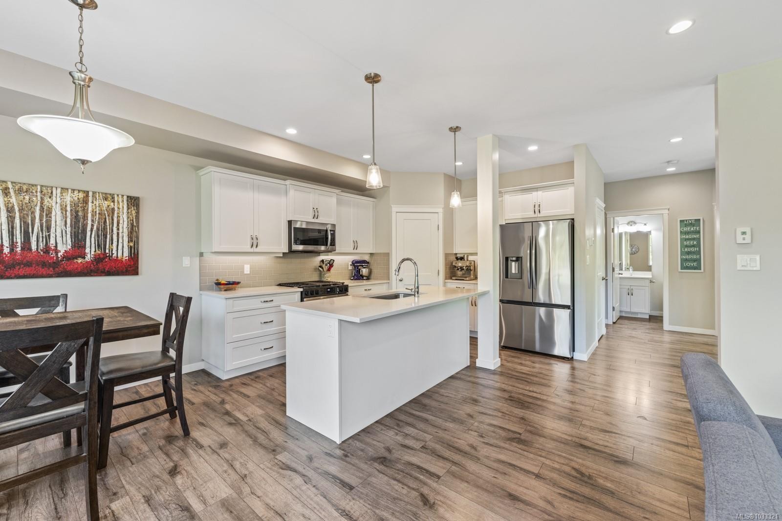 









3349


Bolton

St,
Cumberland,




BC
V0R 1S0

