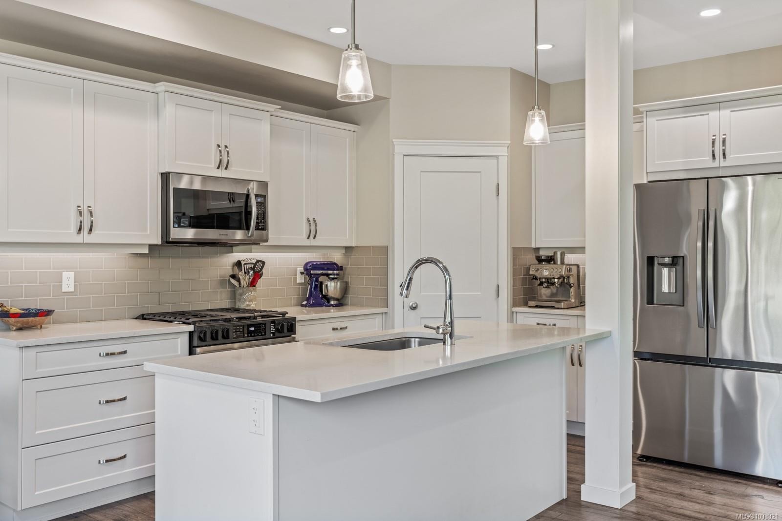 









3349


Bolton

St,
Cumberland,




BC
V0R 1S0

