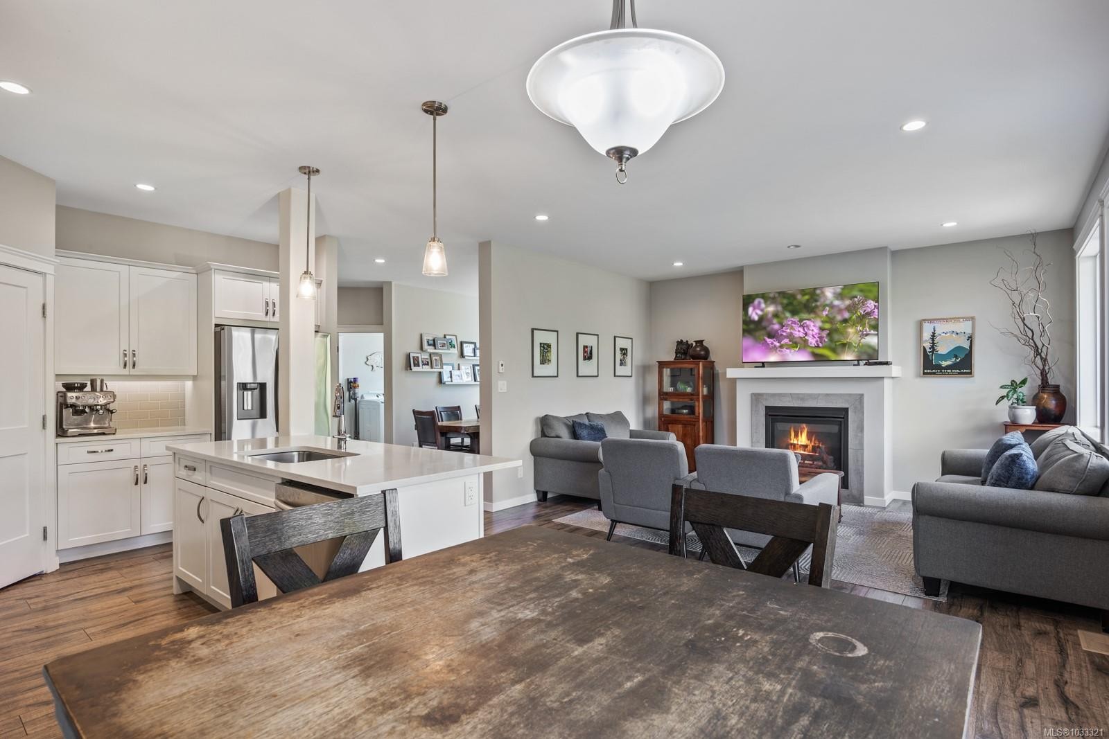 









3349


Bolton

St,
Cumberland,




BC
V0R 1S0

