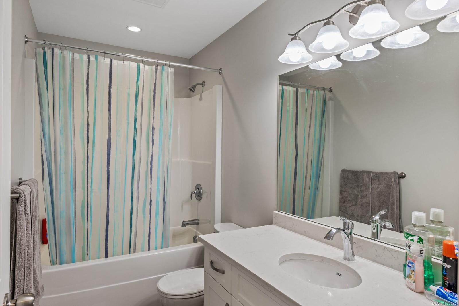 









3349


Bolton

St,
Cumberland,




BC
V0R 1S0

