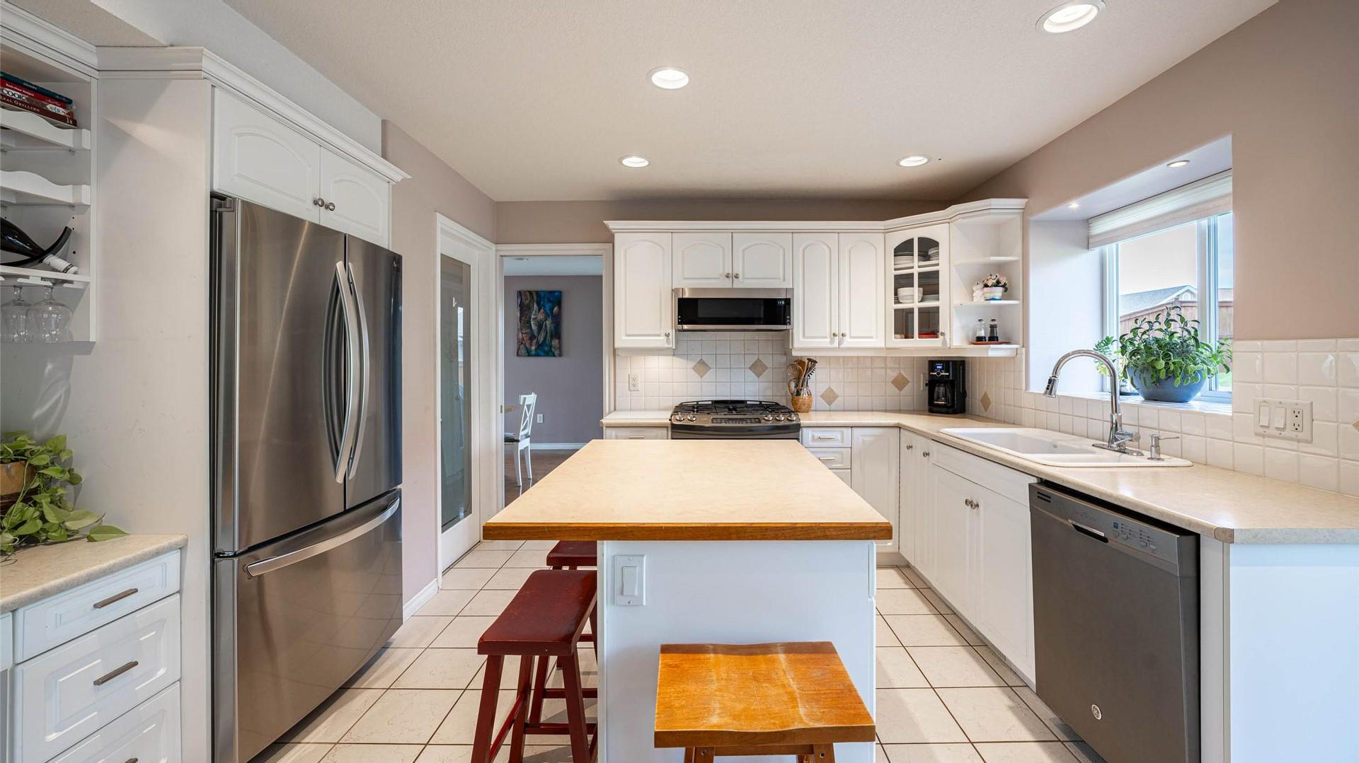 









400


Fortress

Crescent,
Vernon,




BC
V1B 3W3

