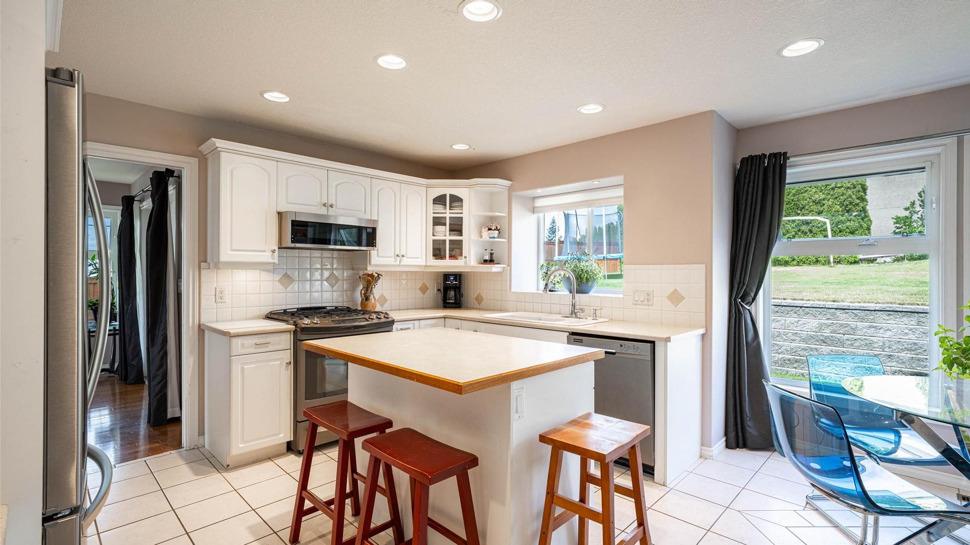 









400


Fortress

Crescent,
Vernon,




BC
V1B 3W3

