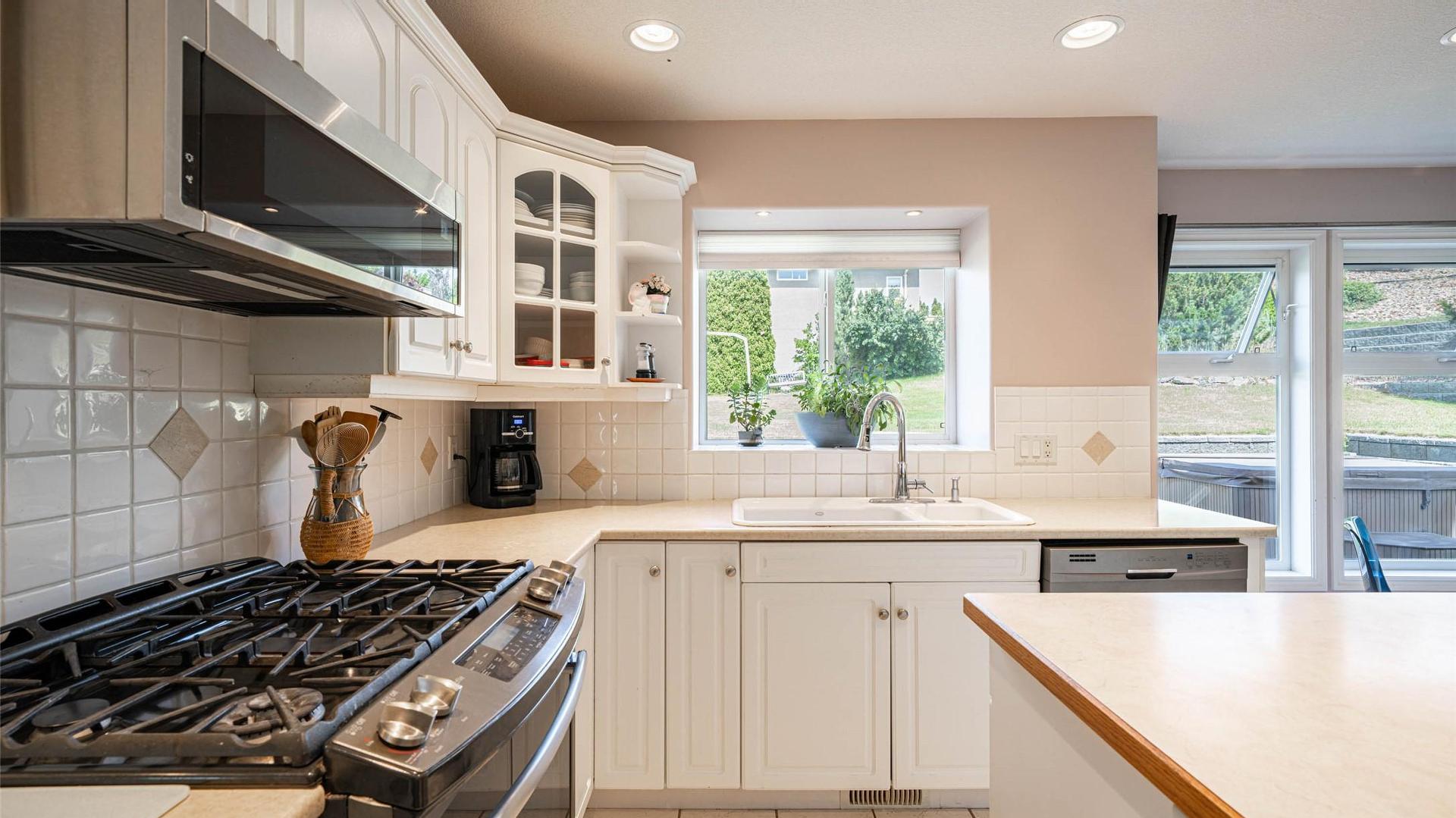 









400


Fortress

Crescent,
Vernon,




BC
V1B 3W3

