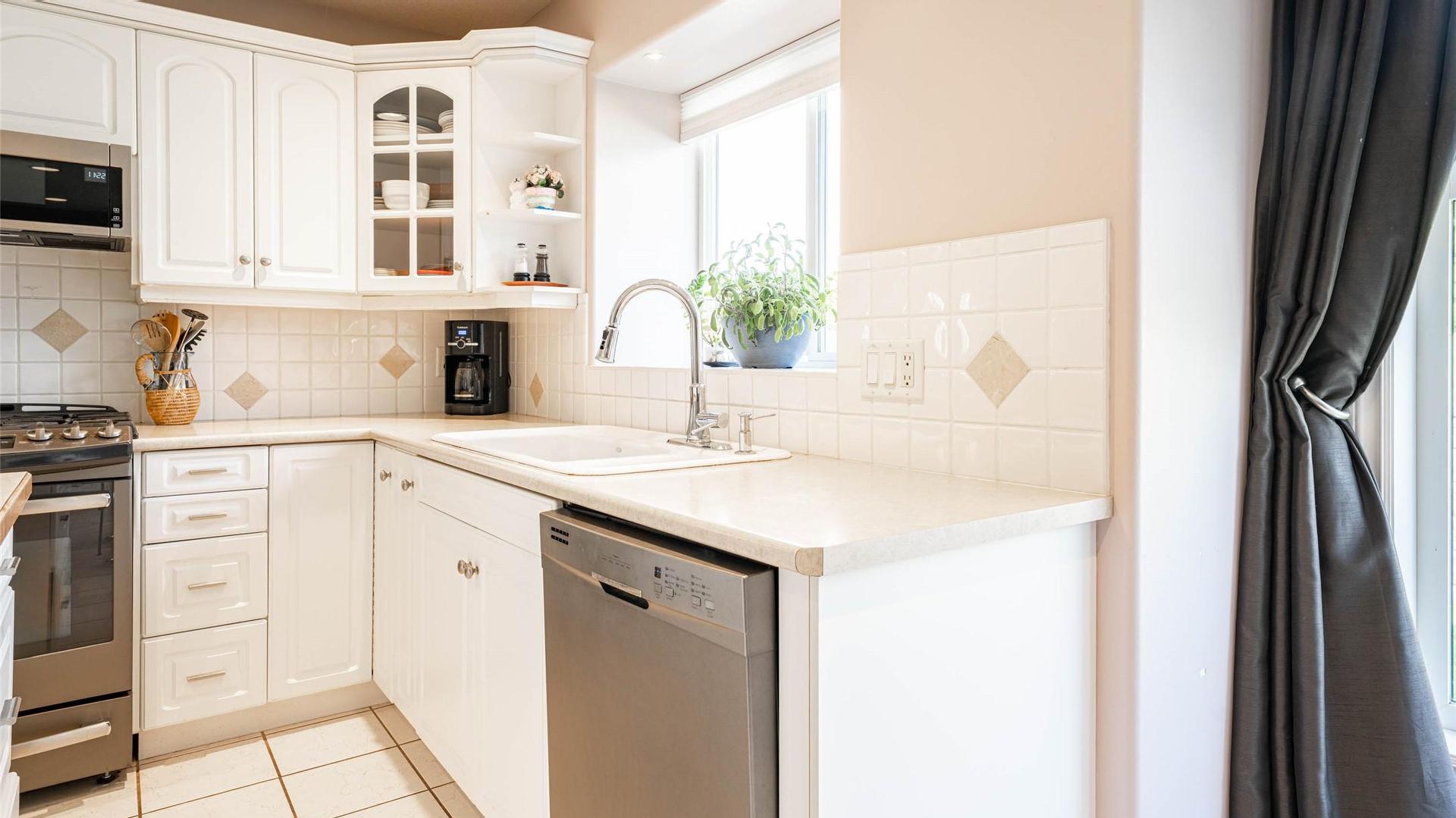 









400


Fortress

Crescent,
Vernon,




BC
V1B 3W3

