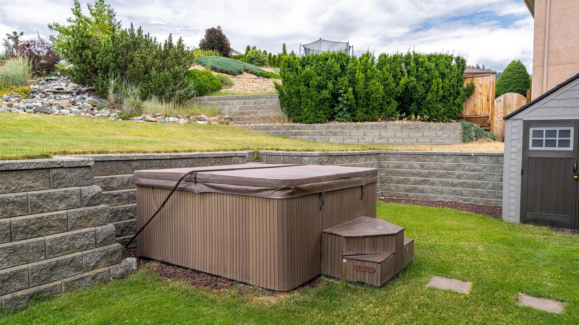 









400


Fortress

Crescent,
Vernon,




BC
V1B 3W3

