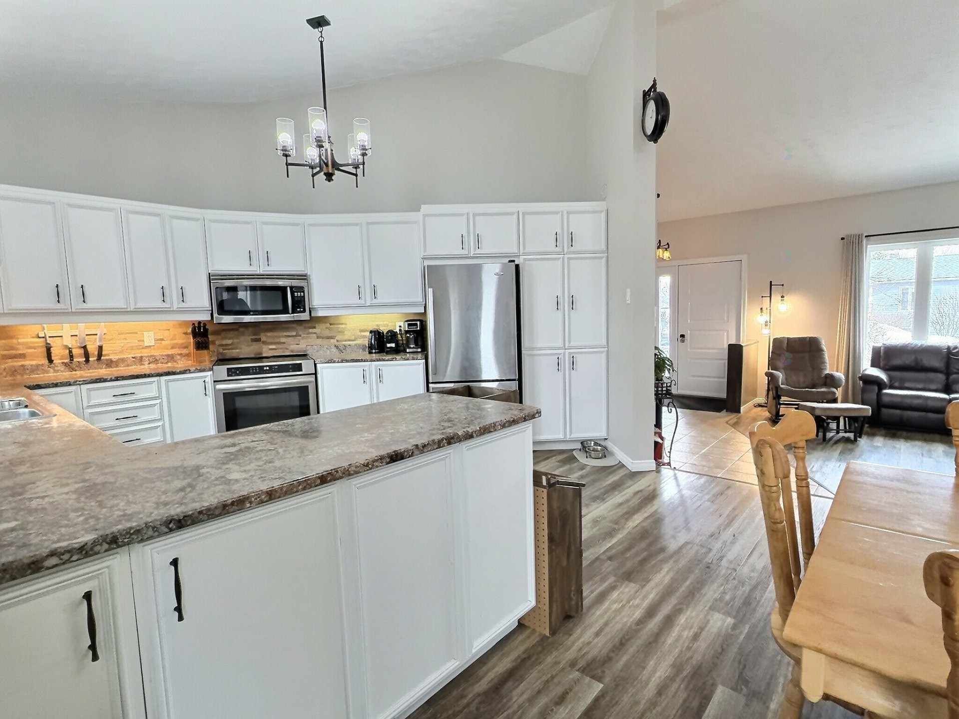 









16


Rue G.-E.-Morency

,
Ville-Marie,




QC
J9V1P9

