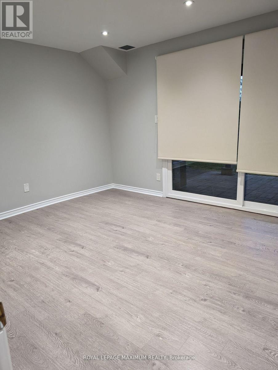 












37 OLD FIREHALL LANE

,
Vaughan,




Ontario
L4L8W3

