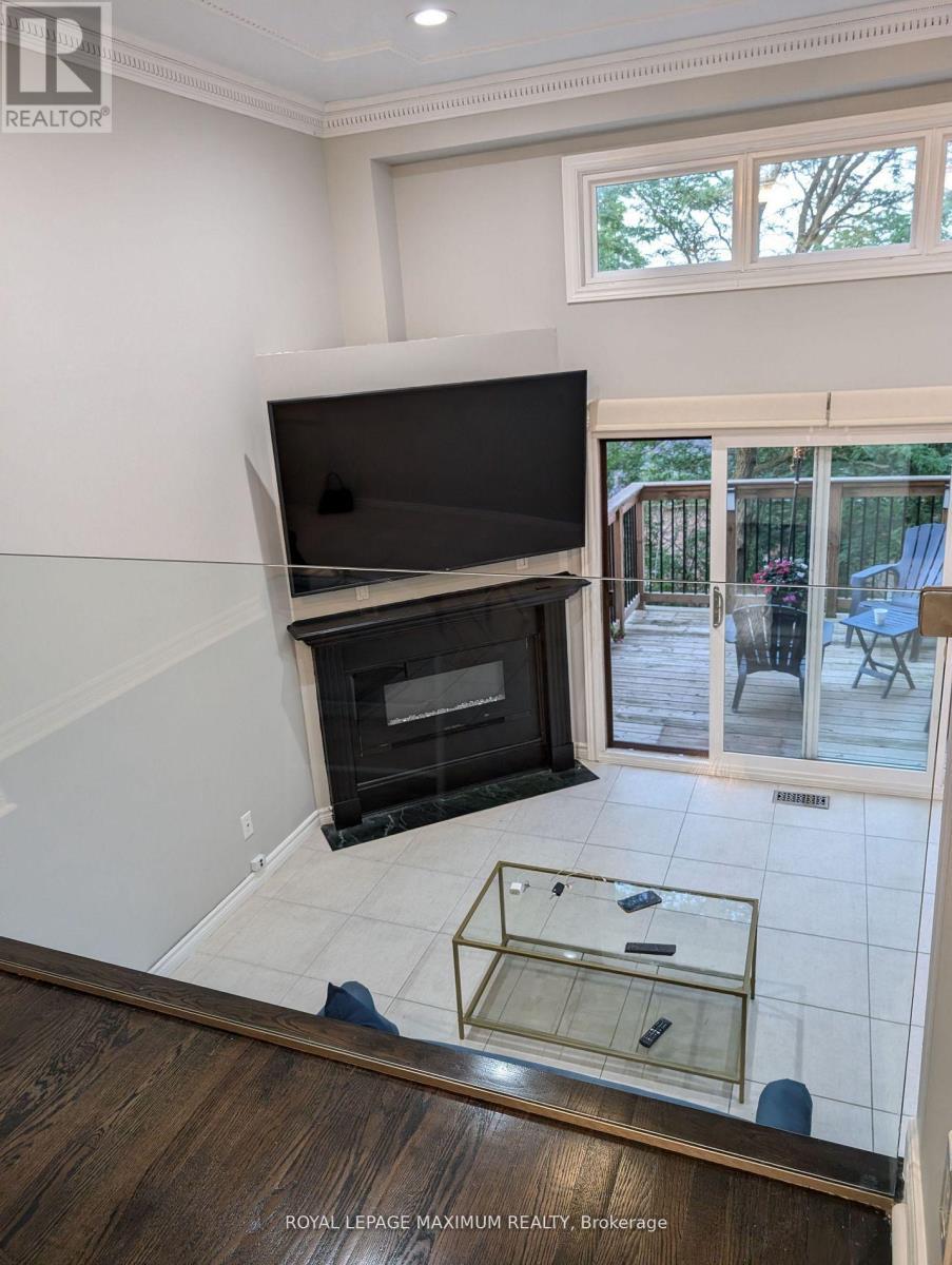












37 OLD FIREHALL LANE

,
Vaughan,




Ontario
L4L8W3

