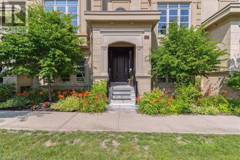 












257 HANOVER Street

,
Oakville,




Ontario
L6K0H3

