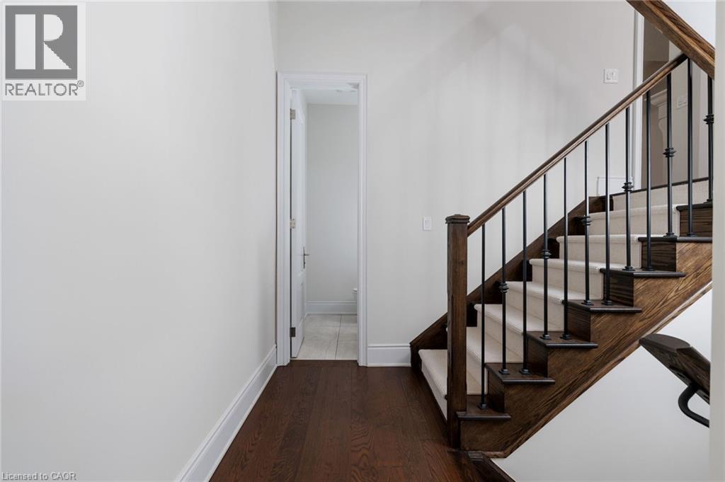 












257 HANOVER Street

,
Oakville,




Ontario
L6K0H3

