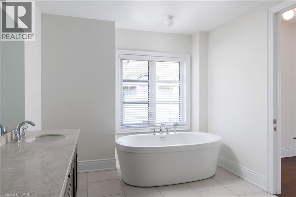 












257 HANOVER Street

,
Oakville,




Ontario
L6K0H3

